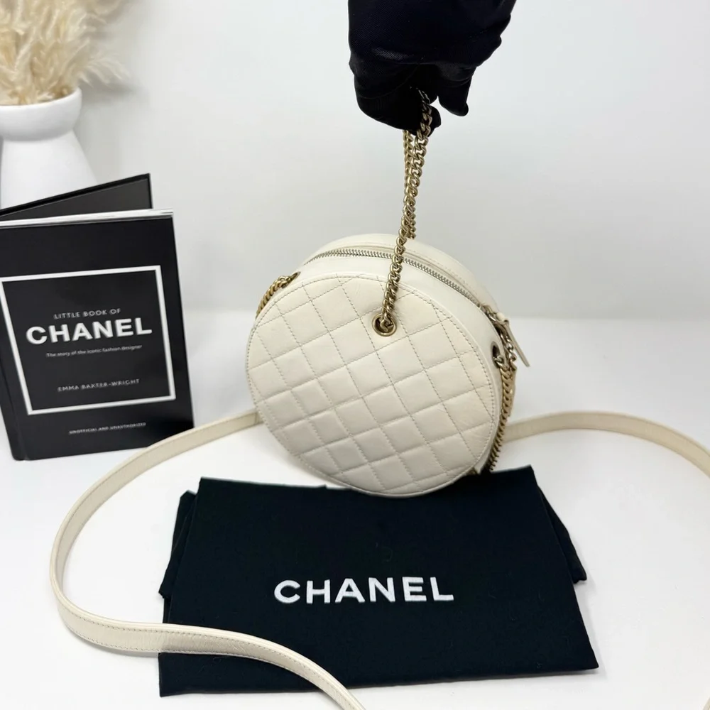 💎💯Authentic CHANEL Trendy CC Vanity Leather Bag (off white)